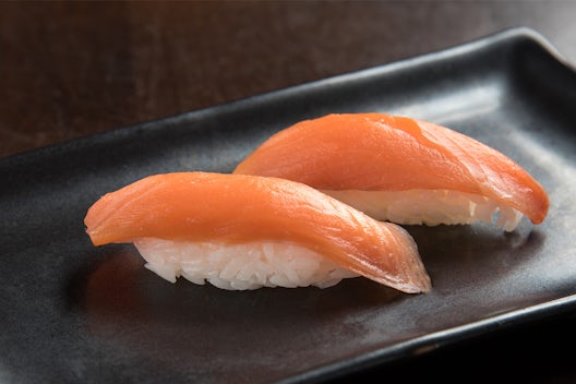 Menchi nigiri salmon