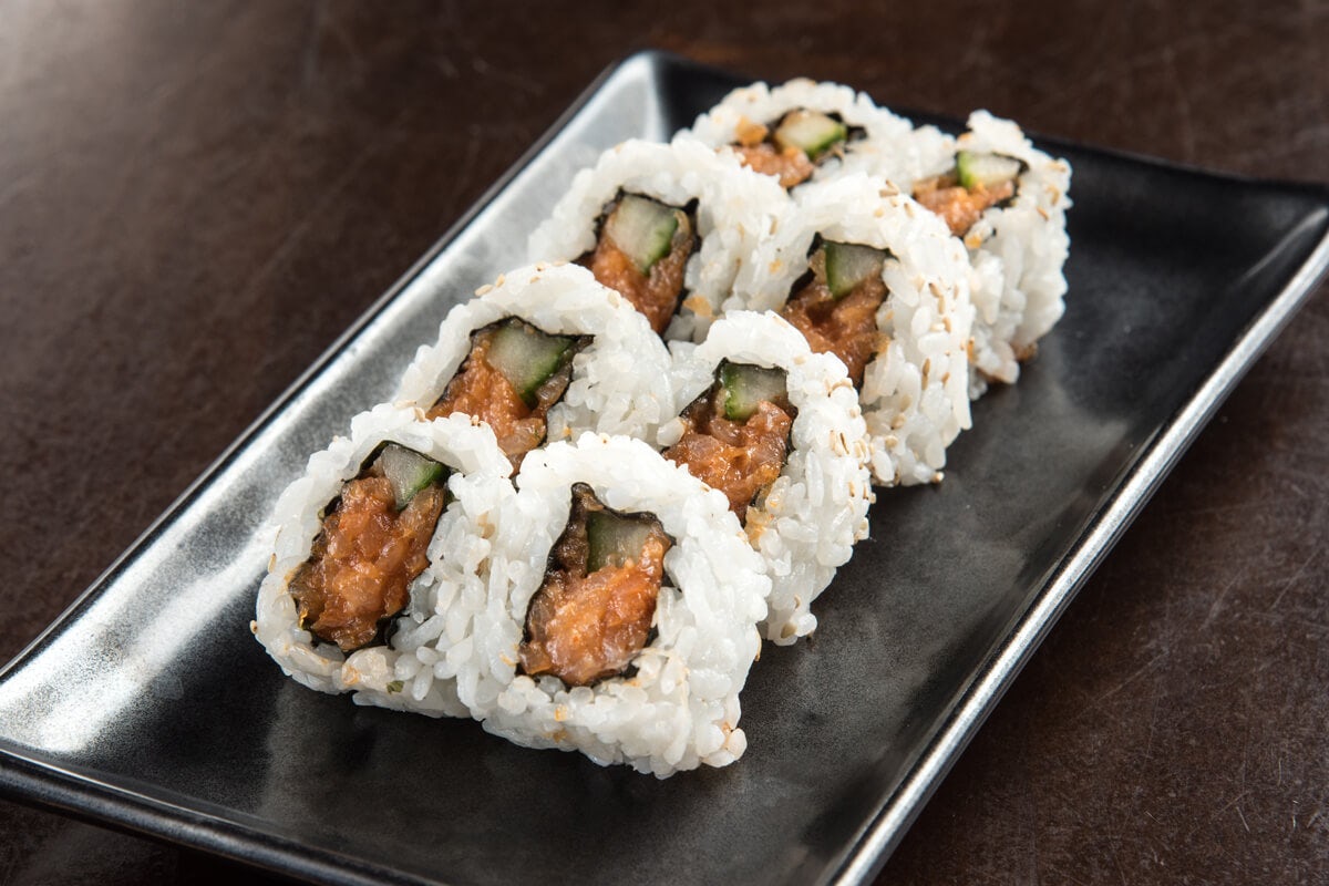 SPICY YELLOWTAIL ROLL*
