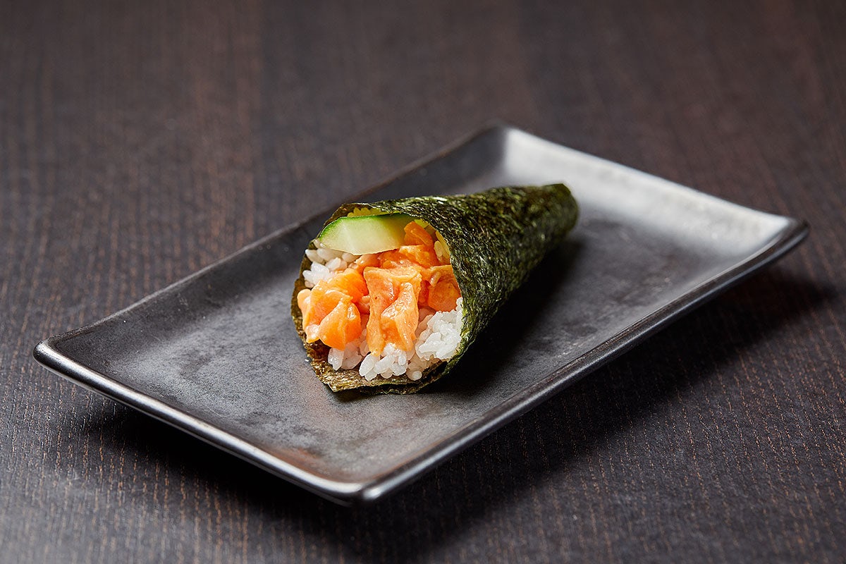 SPICY SALMON* HAND ROLL